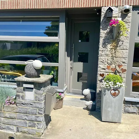 Face Au Chateau De Thy Apartment