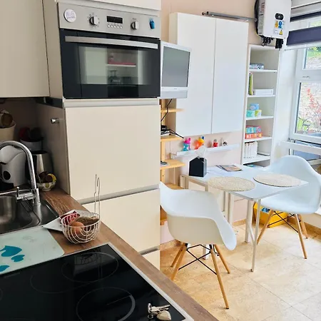 Face Au Chateau De Thy Thy-le-Chateau