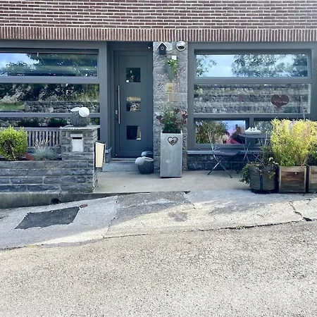 Face Au Chateau De Thy Thy-le-Chateau